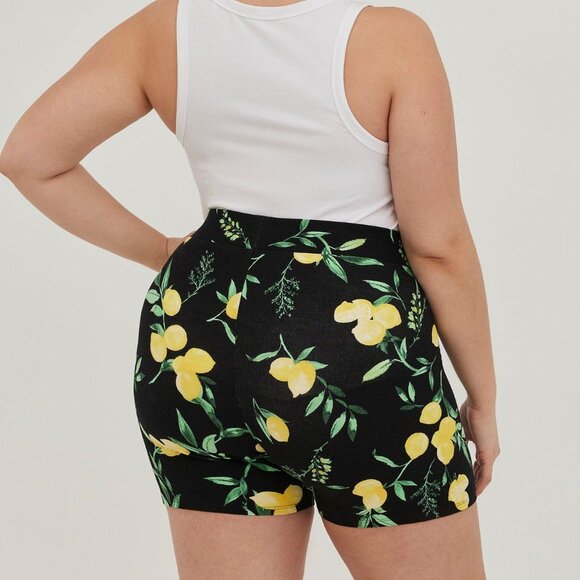 Torrid 5 Inch Signature Waist Bike Short - Picture 4 of 7